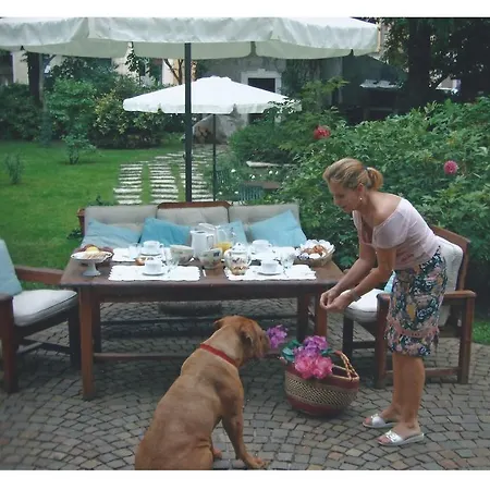 Bed and breakfast V